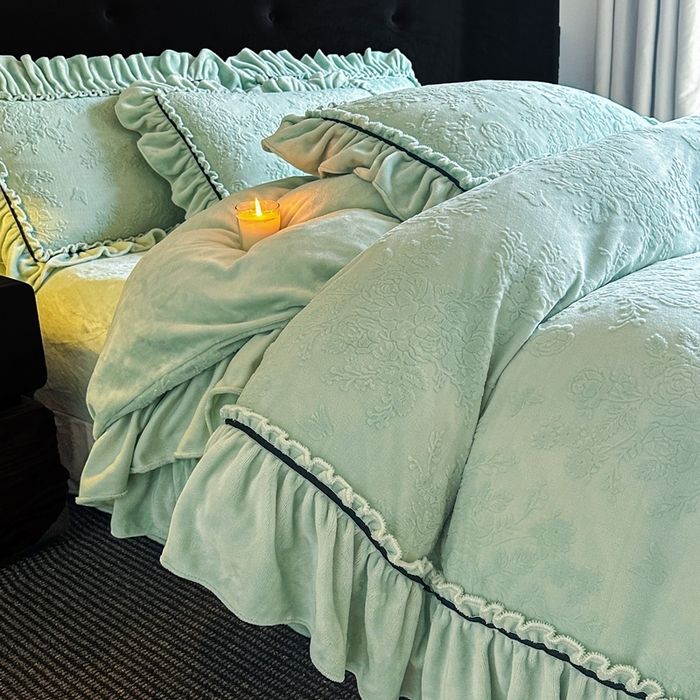 91家纺网 家纺一手货源 找家纺 诺梵家纺 2025新款花边款雕花牛奶绒四件套 芊黛-绿