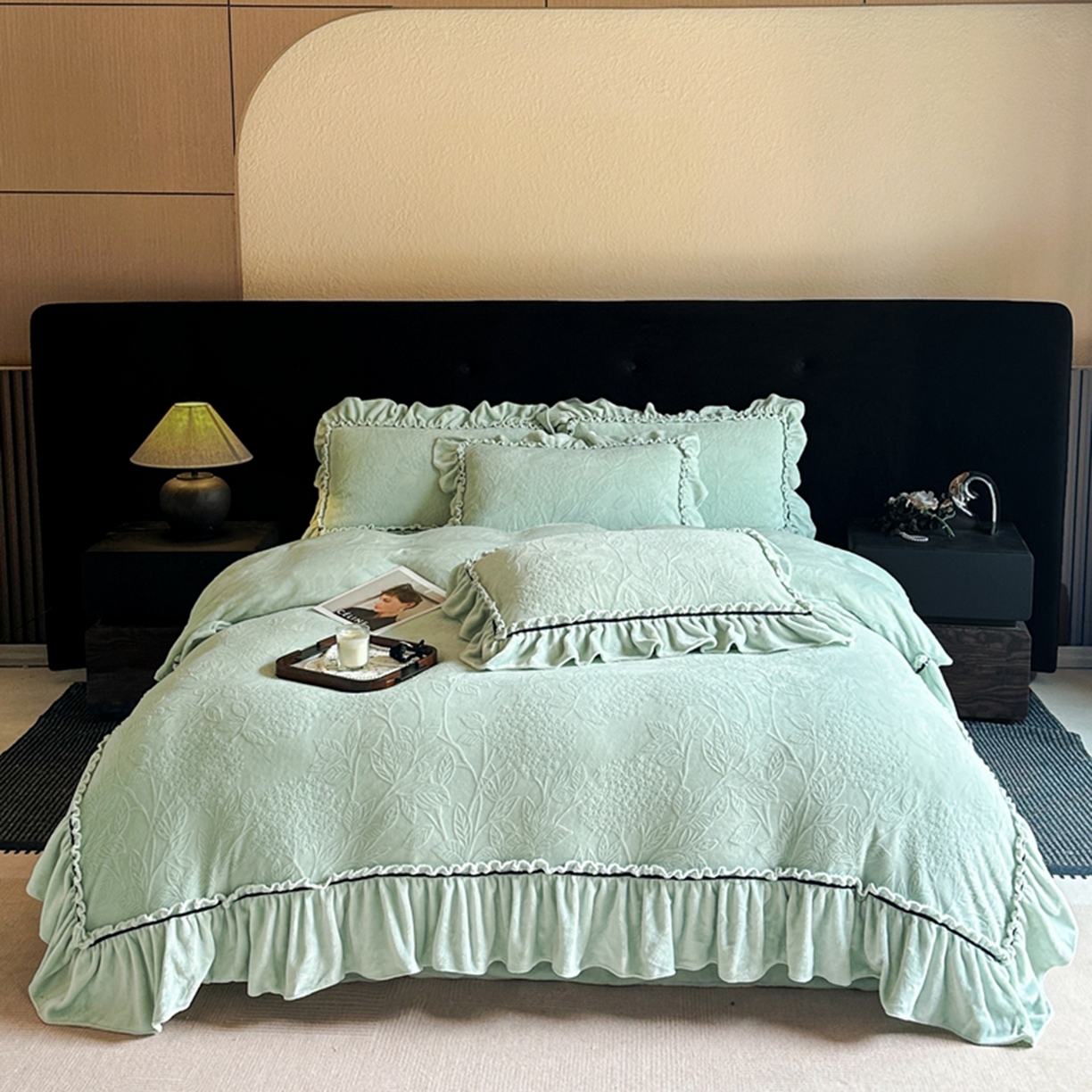 91家纺网 家纺一手货源 找家纺 诺梵家纺 2025新款花边款雕花牛奶绒四件套 幸福花-绿