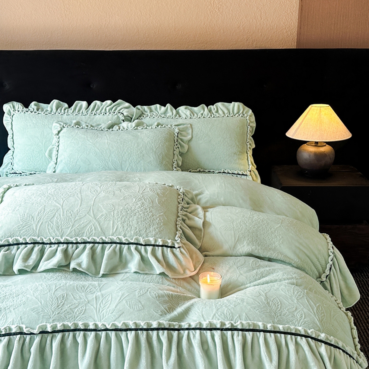 91家纺网 家纺一手货源 找家纺 诺梵家纺 2025新款花边款雕花牛奶绒四件套 幸福花-绿