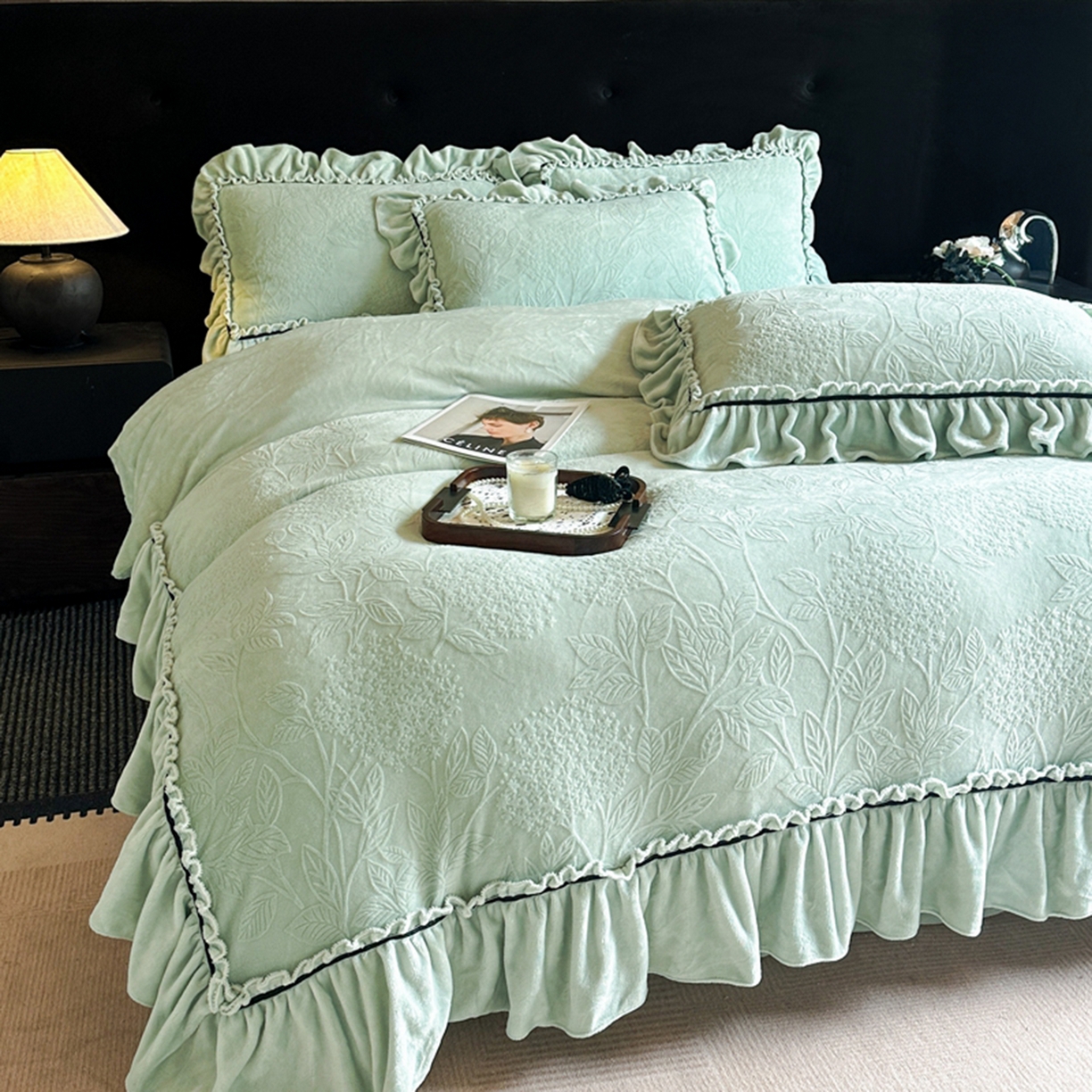 91家纺网 家纺一手货源 找家纺 诺梵家纺 2025新款花边款雕花牛奶绒四件套 幸福花-绿