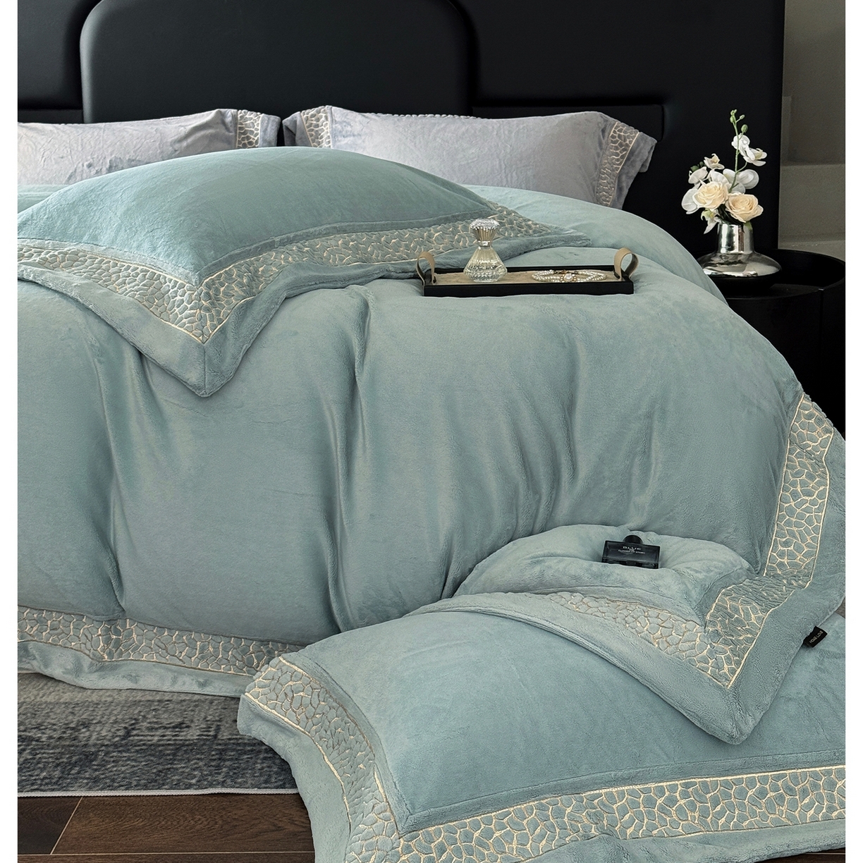 91家纺网 家纺一手货源 找家纺 （总）芯丝路枕业 2025新款暮野蚕丝绒四件套