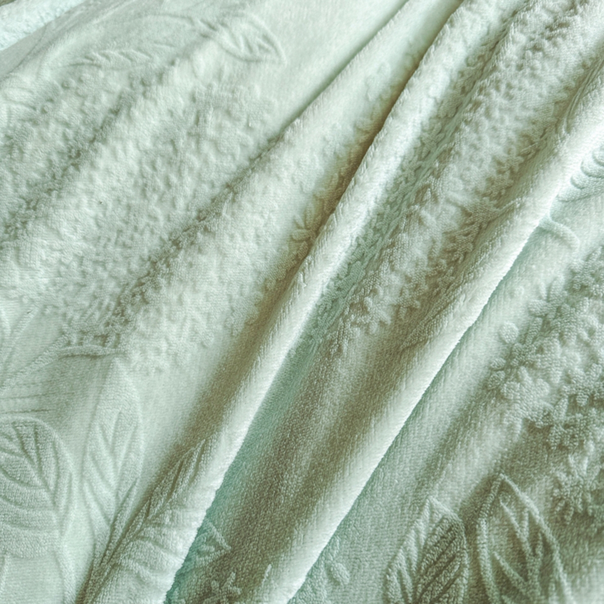 91家纺网 家纺一手货源 找家纺 诺梵家纺 2025新款花边款雕花牛奶绒四件套 幸福花-绿