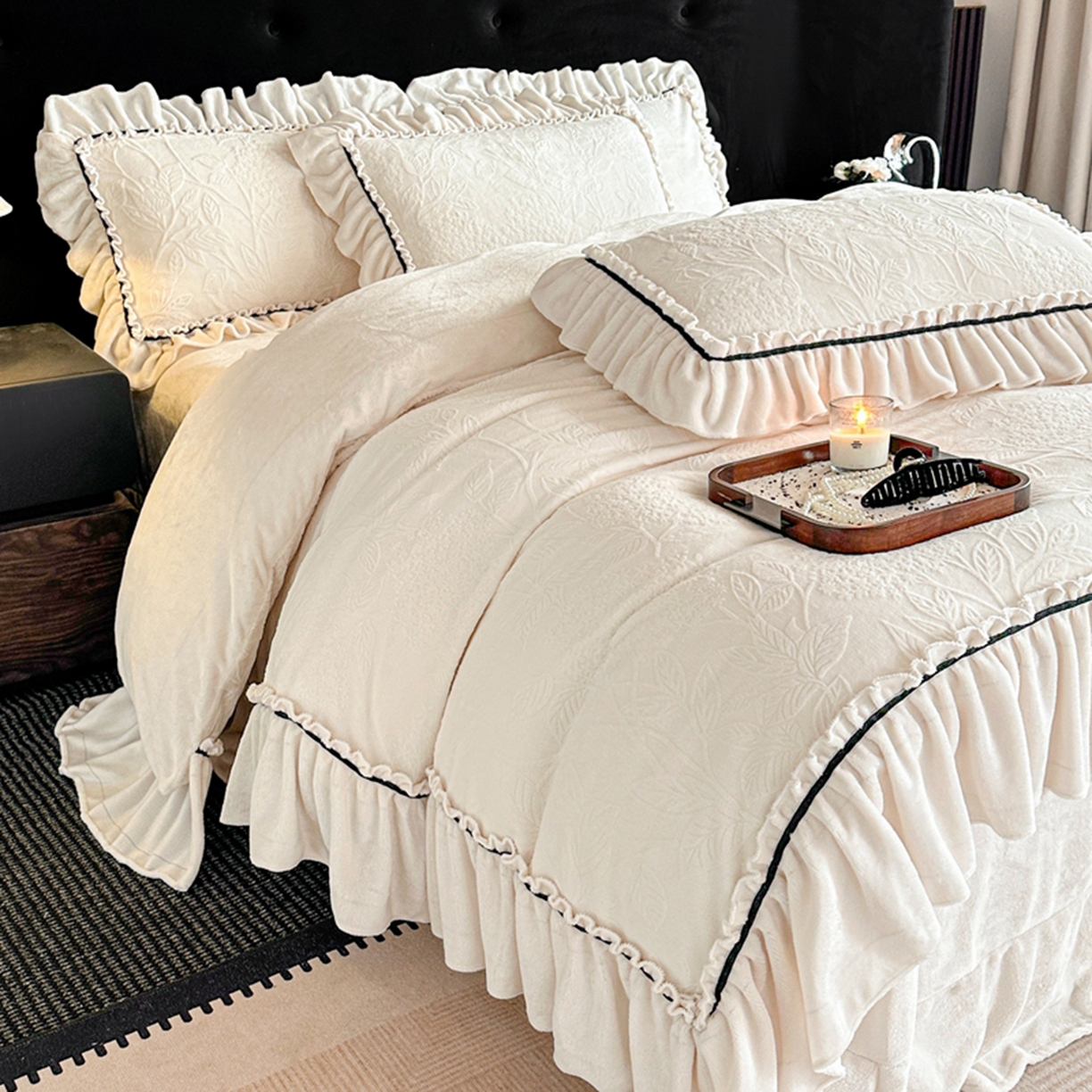 91家纺网 家纺一手货源 找家纺 诺梵家纺 2025新款花边款雕花牛奶绒四件套 幸福花-米白