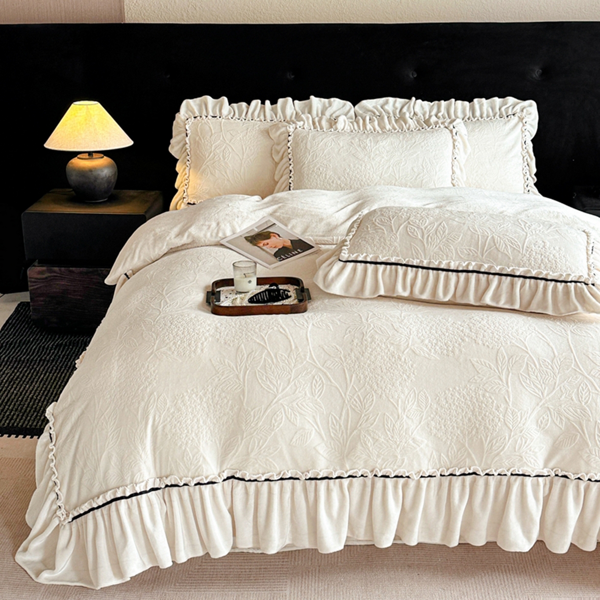 91家纺网 家纺一手货源 找家纺 诺梵家纺 2025新款花边款雕花牛奶绒四件套 幸福花-米白