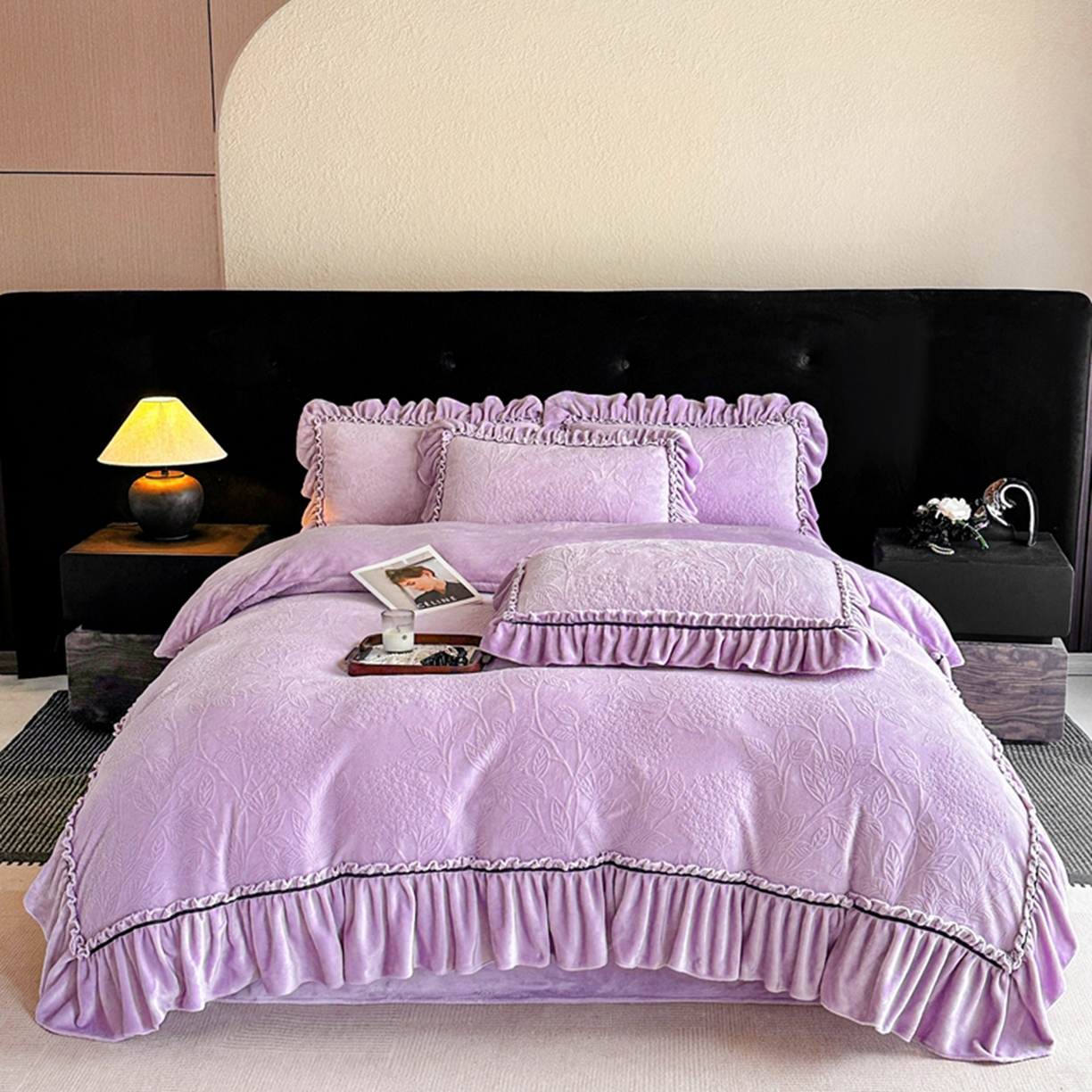 91家纺网 家纺一手货源 找家纺 诺梵家纺 2025新款花边款雕花牛奶绒四件套 幸福花-紫