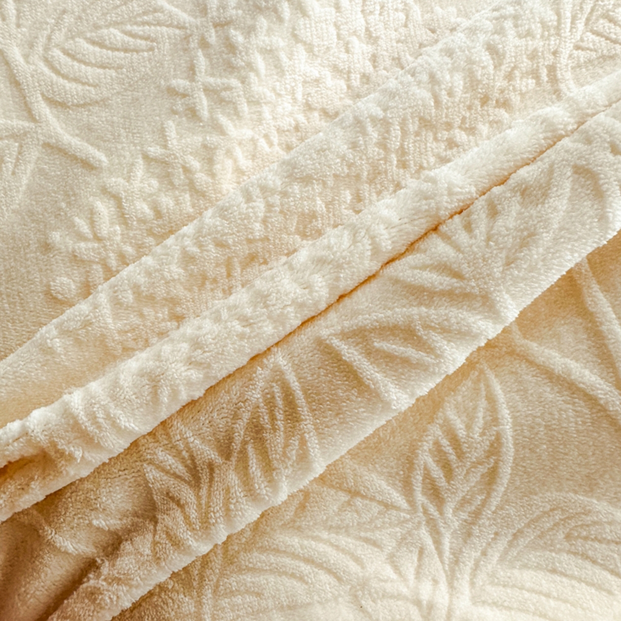 91家纺网 家纺一手货源 找家纺 诺梵家纺 2025新款花边款雕花牛奶绒四件套 幸福花-黄