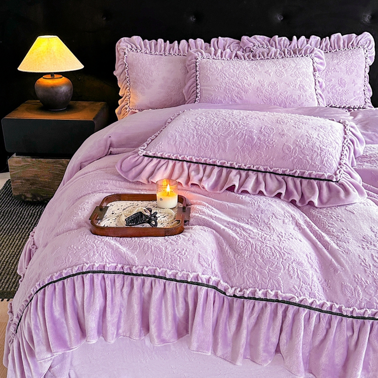 91家纺网 家纺一手货源 找家纺 诺梵家纺 2025新款花边款雕花牛奶绒四件套 芊黛-紫