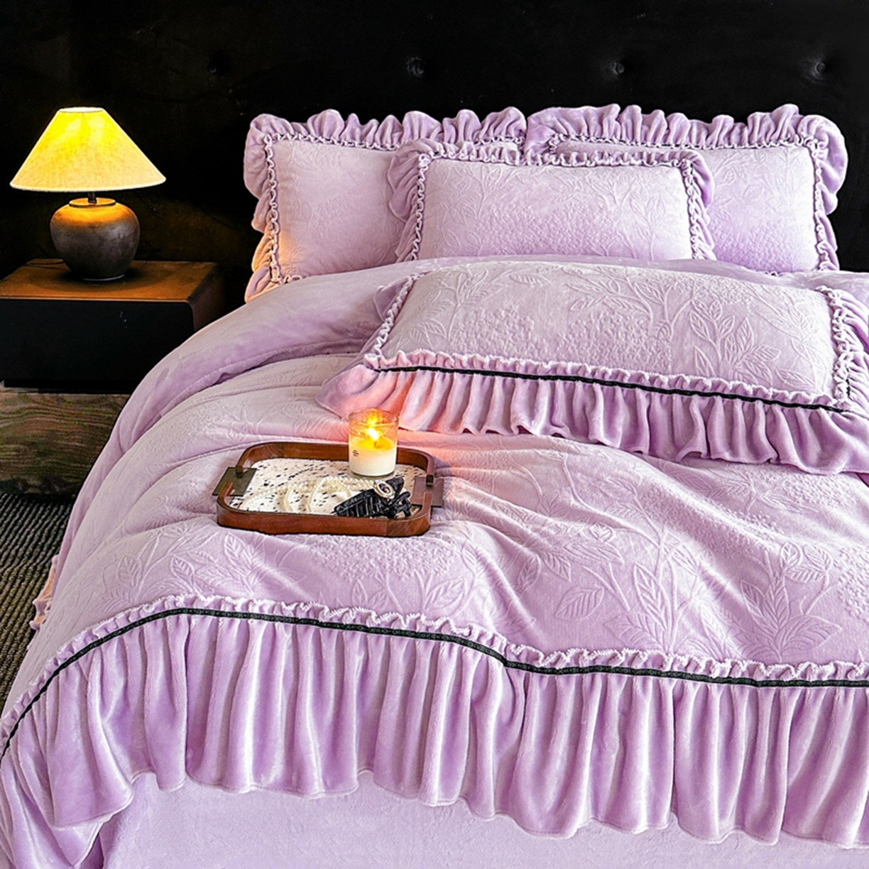 91家纺网 家纺一手货源 找家纺 诺梵家纺 2025新款花边款雕花牛奶绒四件套 幸福花-紫