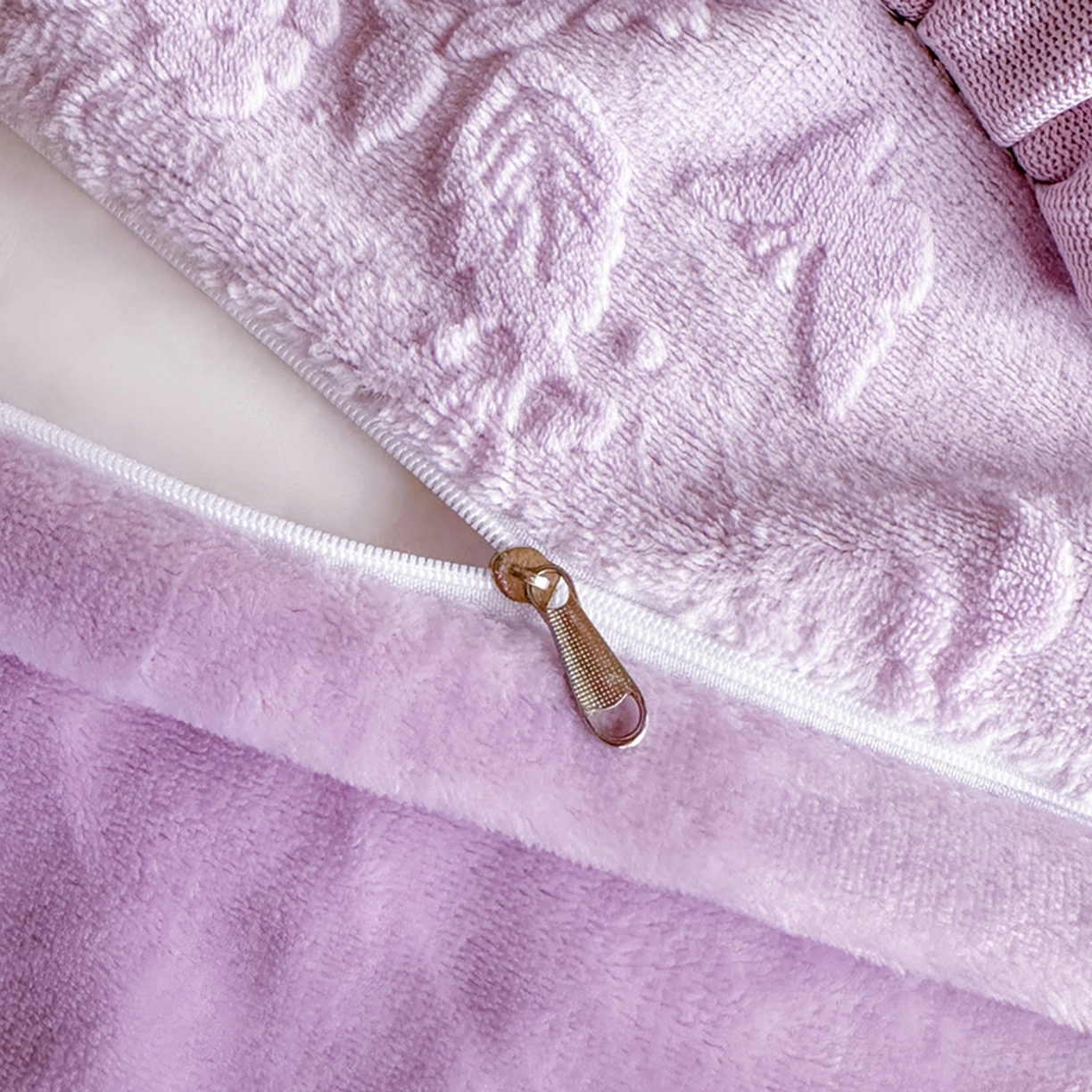 91家纺网 家纺一手货源 找家纺 诺梵家纺 2025新款花边款雕花牛奶绒四件套 芊黛-紫