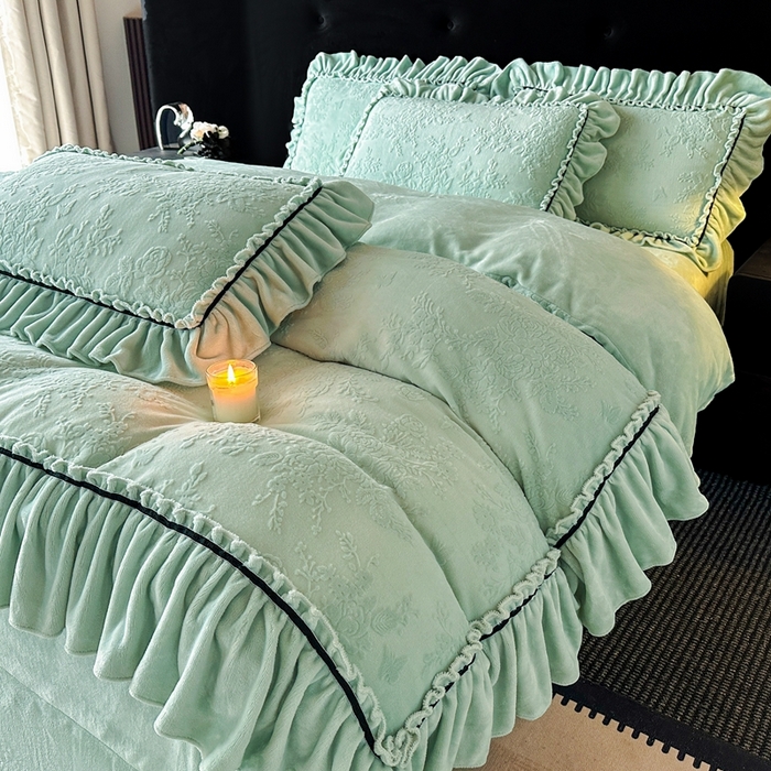 91家纺网 家纺一手货源 找家纺 诺梵家纺 2025新款花边款雕花牛奶绒四件套 芊黛-绿