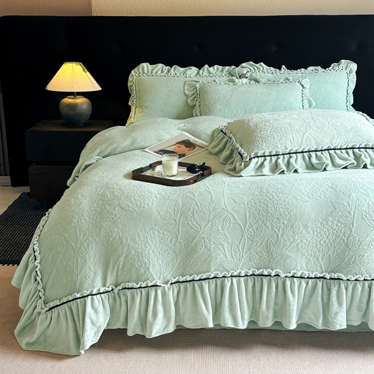 91家纺网 家纺一手货源 找家纺 诺梵家纺 2025新款花边款雕花牛奶绒四件套 幸福花-绿