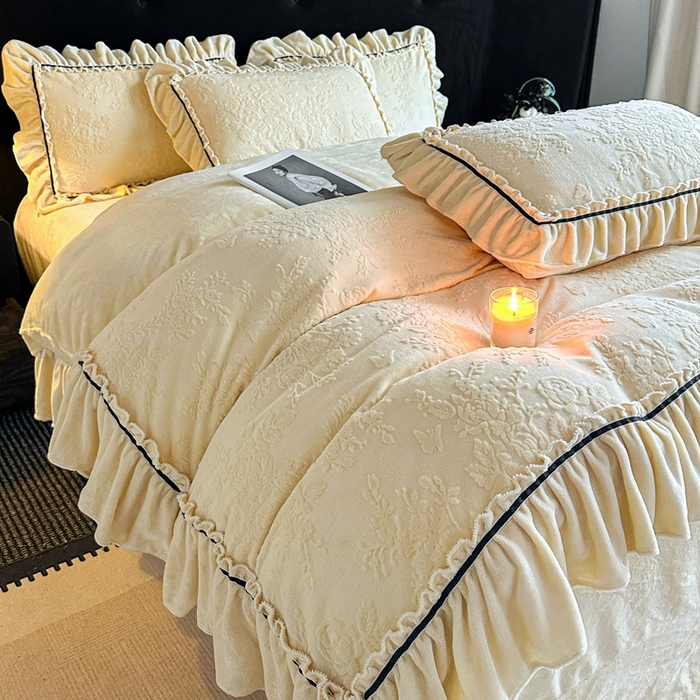 91家纺网 家纺一手货源 找家纺 诺梵家纺 2025新款花边款雕花牛奶绒四件套 芊黛-黄