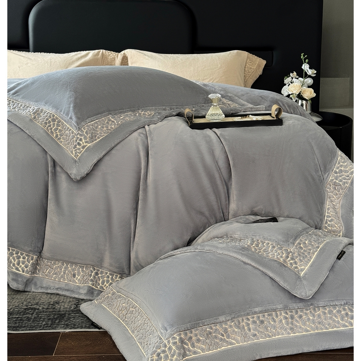 芯丝路枕业 2025新款暮野蚕丝绒四件套 暮野-高级灰