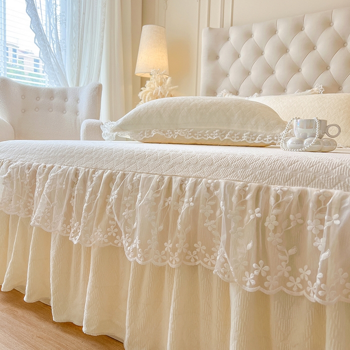 91家纺网 家纺一手货源 找家纺 网红馆（ck家纺） 2025新款雕花牛奶绒床裙系列四件套-蜜语甜心 蜜语甜心-米白