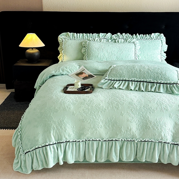 91家纺网 家纺一手货源 找家纺 诺梵家纺 2025新款花边款雕花牛奶绒四件套 芊黛-绿