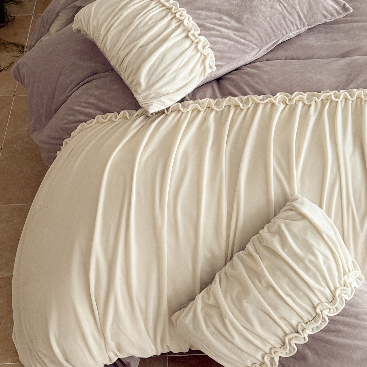 91家纺网 家纺一手货源 找家纺 （总）ONE TWO ONE 121 2025新款轻奢新法式德芙绒宝宝绒婴儿绒短毛绒牛奶绒四件套床单被套-安妮