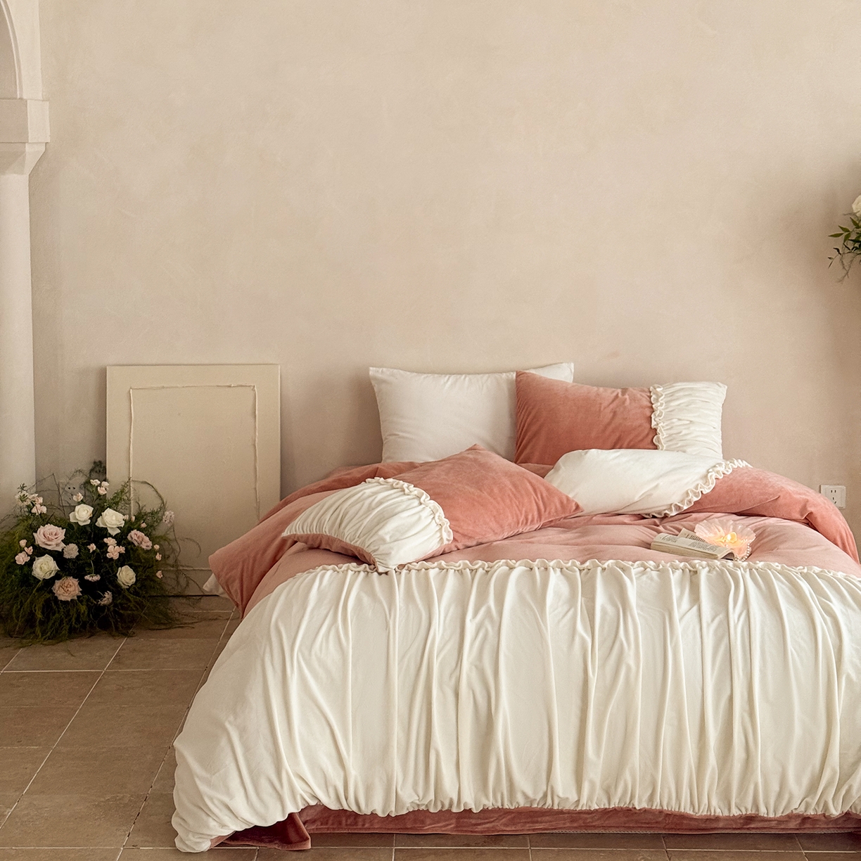 91家纺网 家纺一手货源 找家纺 ONE TWO ONE 121 2025新款轻奢新法式德芙绒宝宝绒婴儿绒短毛绒牛奶绒四件套床单被套-安妮 安妮-粉