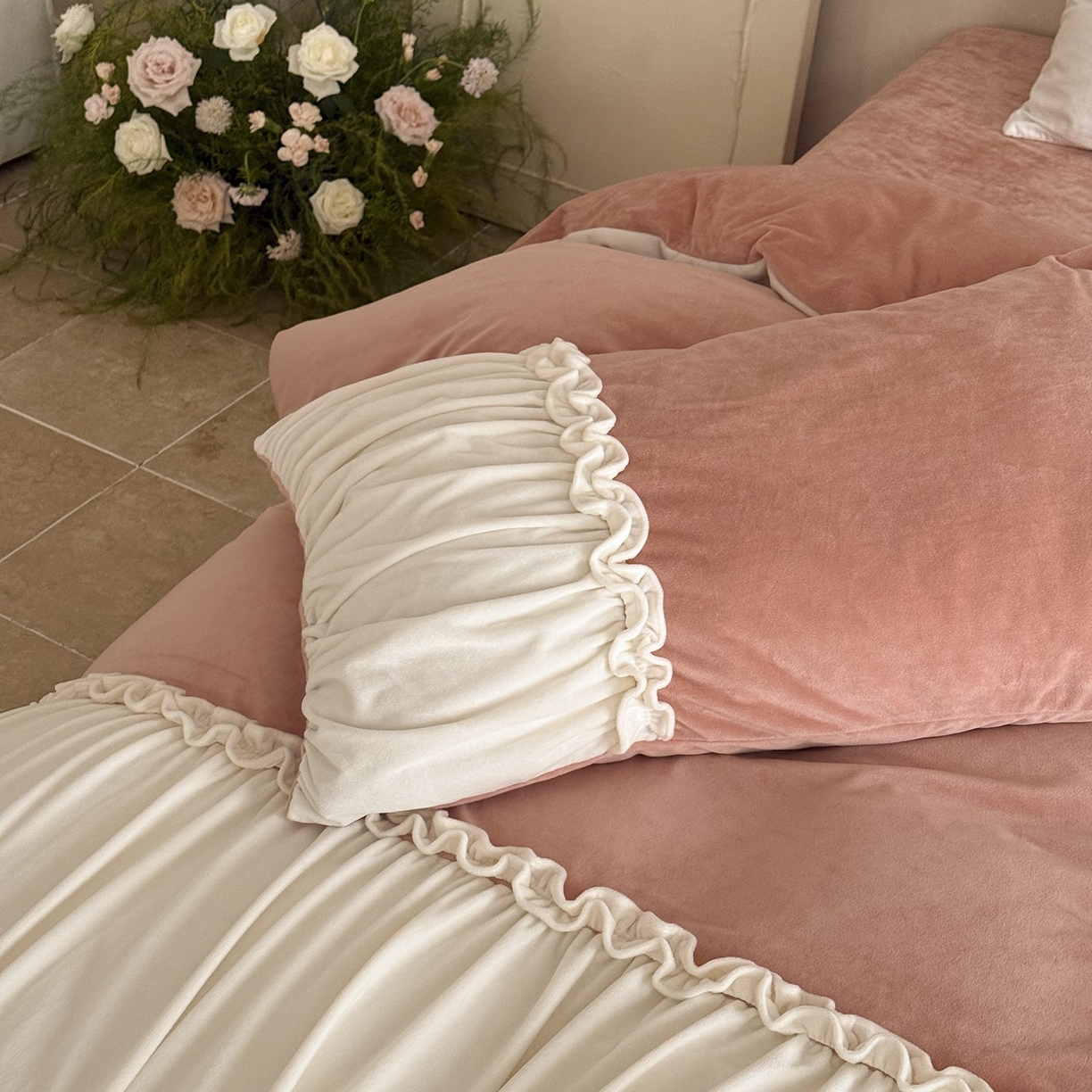 91家纺网 家纺一手货源 找家纺 ONE TWO ONE 121 2025新款轻奢新法式德芙绒宝宝绒婴儿绒短毛绒牛奶绒四件套床单被套-安妮 安妮-粉