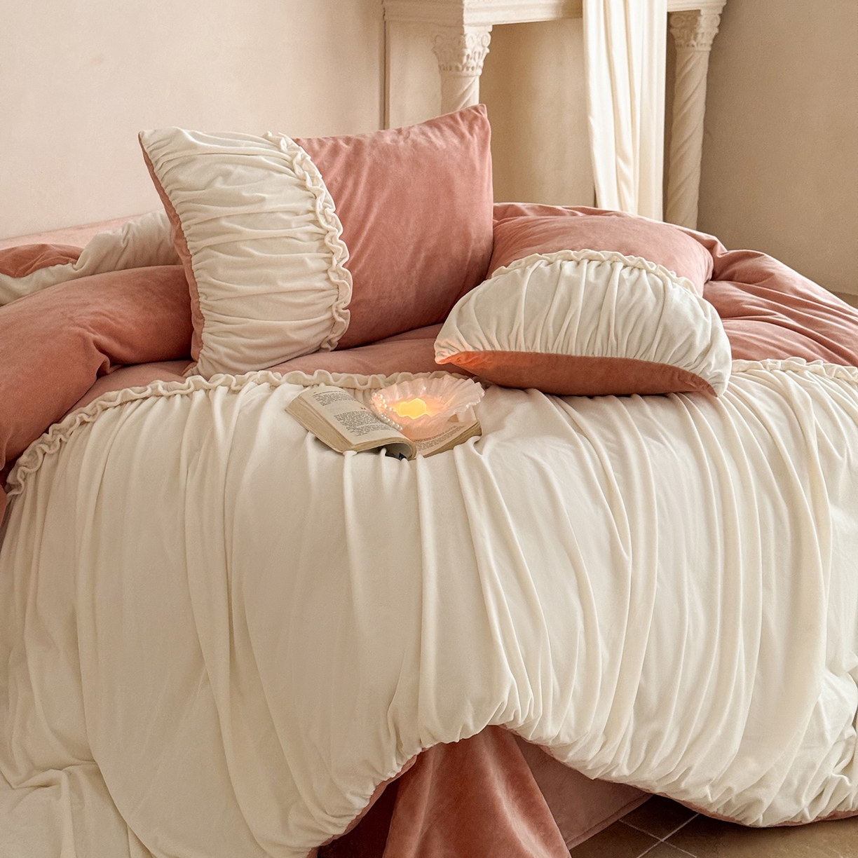 91家纺网 家纺一手货源 找家纺 ONE TWO ONE 121 2025新款轻奢新法式德芙绒宝宝绒婴儿绒短毛绒牛奶绒四件套床单被套-安妮 安妮-粉