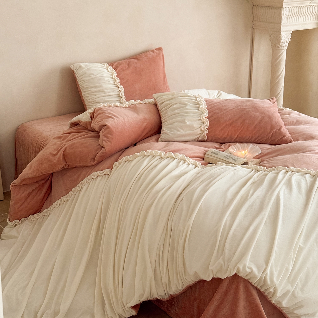 91家纺网 家纺一手货源 找家纺 ONE TWO ONE 121 2025新款轻奢新法式德芙绒宝宝绒婴儿绒短毛绒牛奶绒四件套床单被套-安妮 安妮-粉