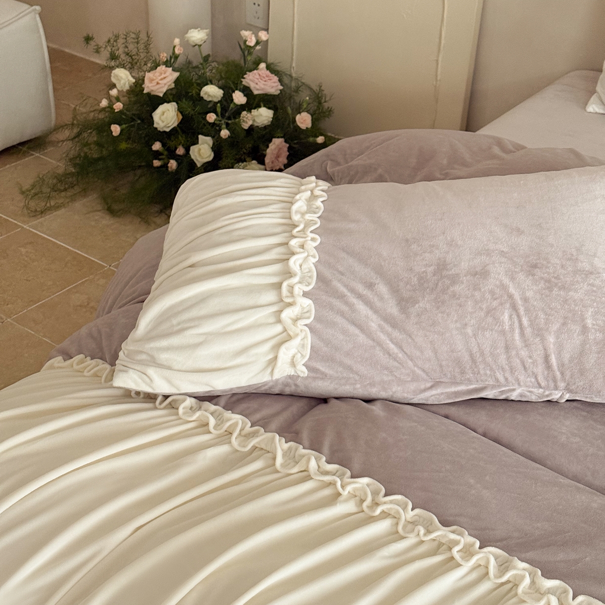 91家纺网 家纺一手货源 找家纺 ONE TWO ONE 121 2025新款轻奢新法式德芙绒宝宝绒婴儿绒短毛绒牛奶绒四件套床单被套-安妮 安妮-紫