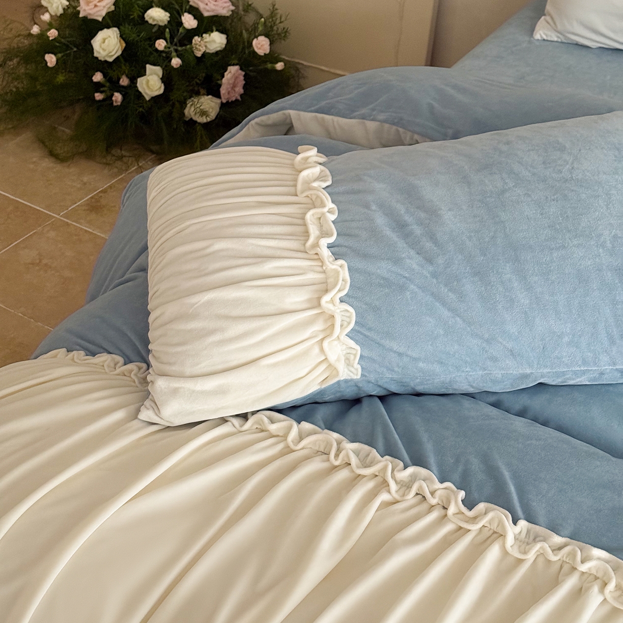 91家纺网 家纺一手货源 找家纺 ONE TWO ONE 121 2025新款轻奢新法式德芙绒宝宝绒婴儿绒短毛绒牛奶绒四件套床单被套-安妮 安妮-蓝