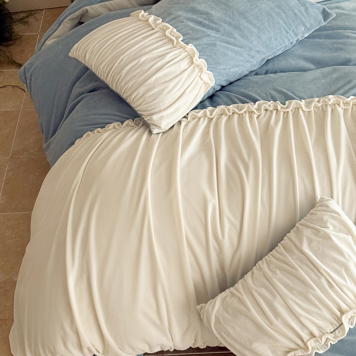 91家纺网 家纺一手货源 找家纺 ONE TWO ONE 121 2025新款轻奢新法式德芙绒宝宝绒婴儿绒短毛绒牛奶绒四件套床单被套-安妮 安妮-蓝