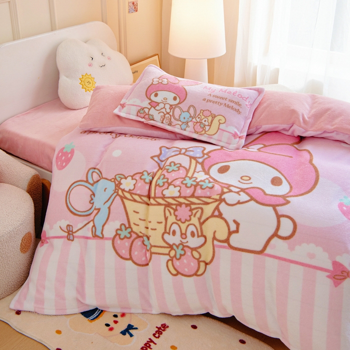 91家纺网 家纺一手货源 找家纺 吉咪兔家纺 2025新款大版三丽鸥库洛米美乐蒂牛奶绒幼儿园被子三件套保暖被褥六件套 草莓美乐蒂