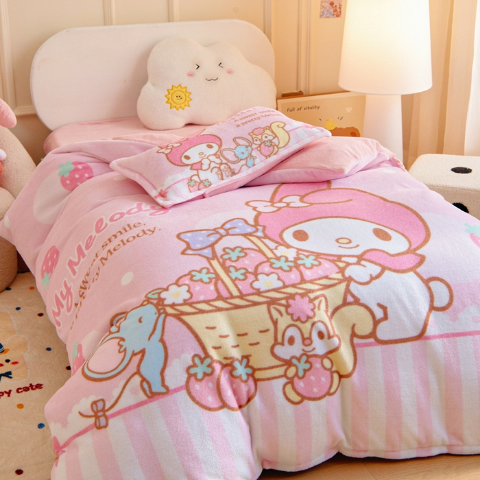 91家纺网 家纺一手货源 找家纺 吉咪兔家纺 2025新款大版三丽鸥库洛米美乐蒂牛奶绒幼儿园被子三件套保暖被褥六件套 草莓美乐蒂