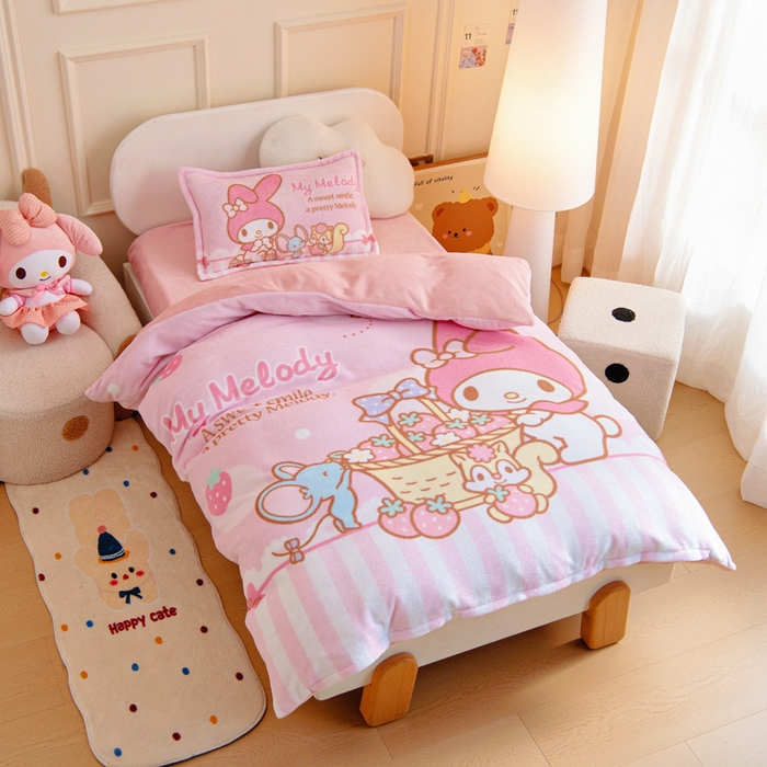 91家纺网 家纺一手货源 找家纺 吉咪兔家纺 2025新款大版三丽鸥库洛米美乐蒂牛奶绒幼儿园被子三件套保暖被褥六件套 草莓美乐蒂