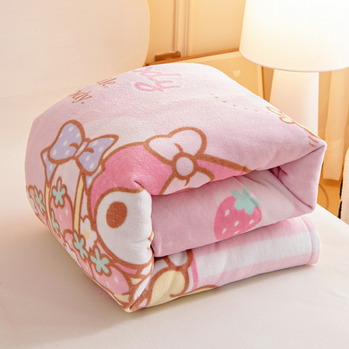 91家纺网 家纺一手货源 找家纺 吉咪兔家纺 2025新款大版三丽鸥库洛米美乐蒂牛奶绒幼儿园被子三件套保暖被褥六件套 草莓美乐蒂