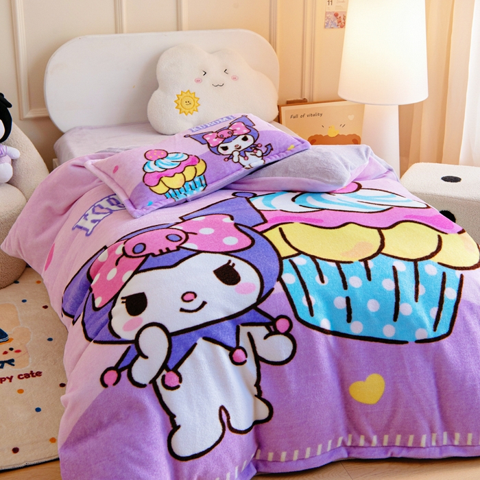 91家纺网 家纺一手货源 找家纺 吉咪兔家纺 2025新款大版三丽鸥库洛米美乐蒂牛奶绒幼儿园被子三件套保暖被褥六件套 蛋糕库洛米