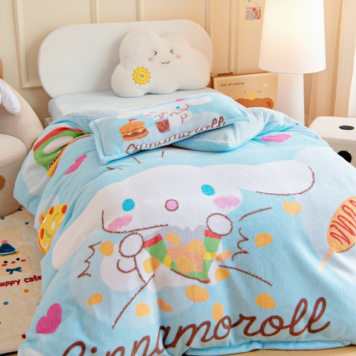 91家纺网 家纺一手货源 找家纺 吉咪兔家纺 2025新款大版三丽鸥库洛米美乐蒂牛奶绒幼儿园被子三件套保暖被褥六件套 汉堡玉桂狗