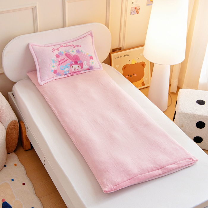 91家纺网 家纺一手货源 找家纺 吉咪兔家纺 2025新款大版三丽鸥库洛米美乐蒂牛奶绒幼儿园被子三件套保暖被褥六件套 花花美乐蒂