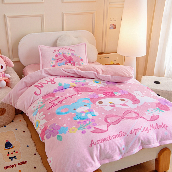 91家纺网 家纺一手货源 找家纺 吉咪兔家纺 2025新款大版三丽鸥库洛米美乐蒂牛奶绒幼儿园被子三件套保暖被褥六件套 花花美乐蒂