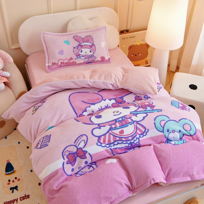 91家纺网 家纺一手货源 找家纺 吉咪兔家纺 2025新款大版三丽鸥库洛米美乐蒂牛奶绒幼儿园被子三件套保暖被褥六件套 奶茶美乐蒂