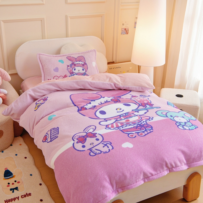 91家纺网 家纺一手货源 找家纺 吉咪兔家纺 2025新款大版三丽鸥库洛米美乐蒂牛奶绒幼儿园被子三件套保暖被褥六件套 奶茶美乐蒂