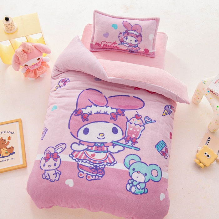 91家纺网 家纺一手货源 找家纺 吉咪兔家纺 2025新款大版三丽鸥库洛米美乐蒂牛奶绒幼儿园被子三件套保暖被褥六件套 奶茶美乐蒂