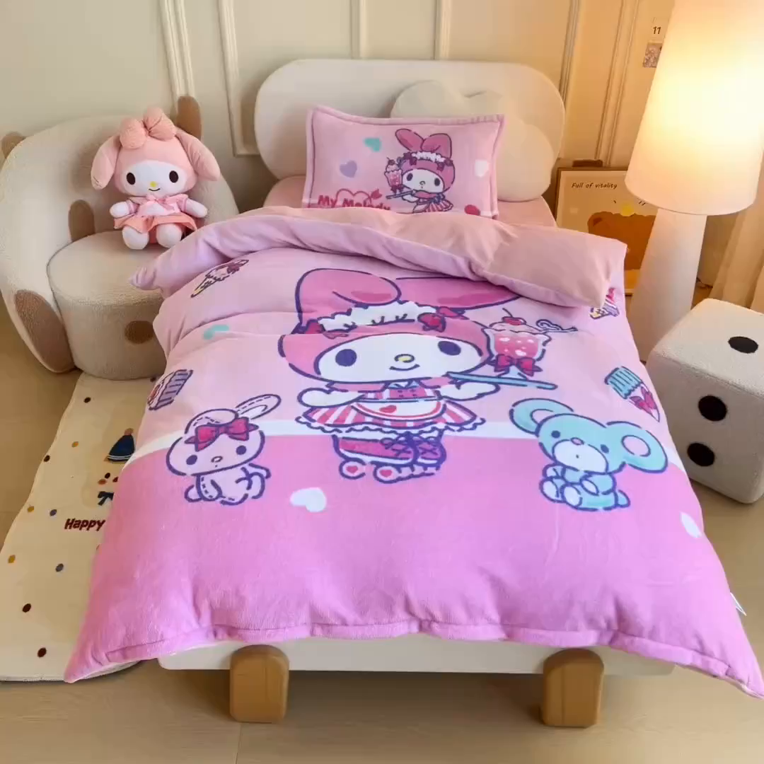 91家纺网 家纺一手货源 找家纺 吉咪兔家纺 2025新款大版三丽鸥库洛米美乐蒂牛奶绒幼儿园被子三件套保暖被褥六件套 奶茶美乐蒂