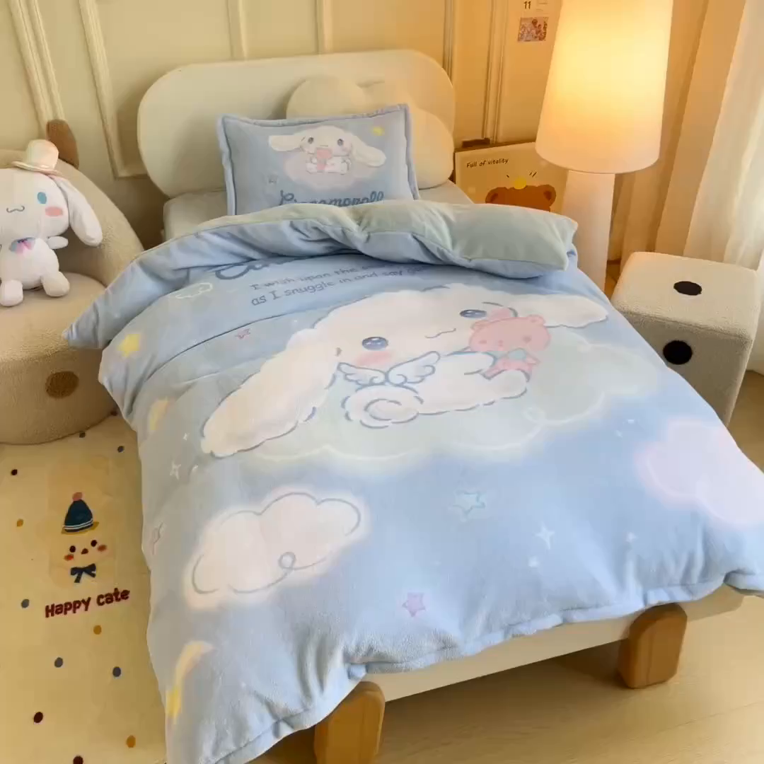 91家纺网 家纺一手货源 找家纺 吉咪兔家纺 2025新款大版三丽鸥库洛米美乐蒂牛奶绒幼儿园被子三件套保暖被褥六件套 云朵玉桂狗