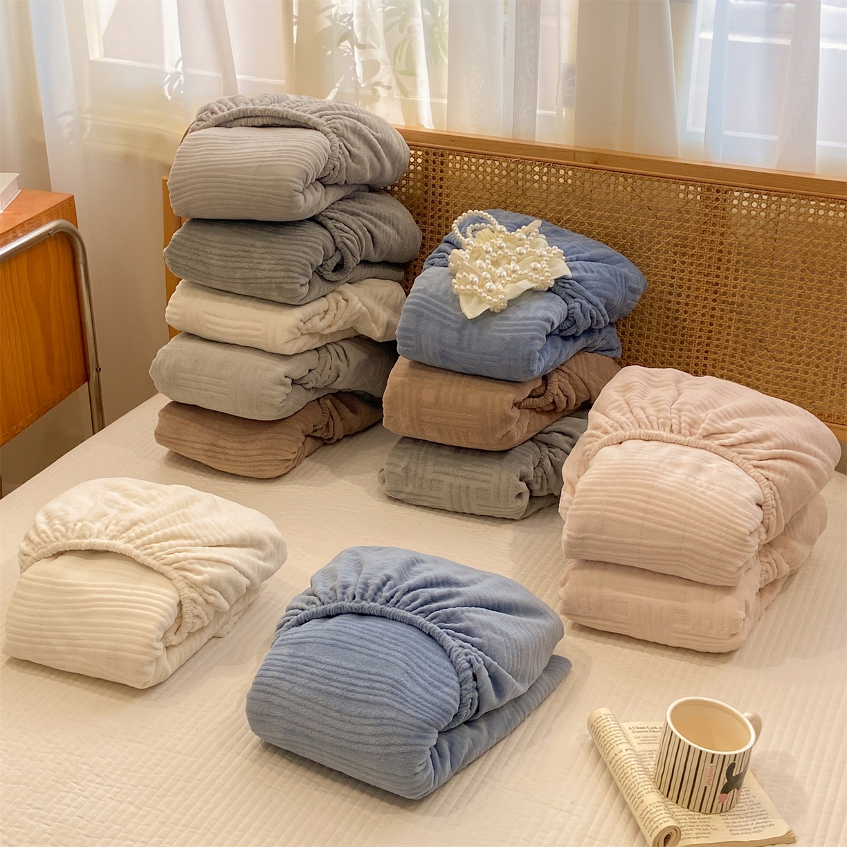 91家纺网 家纺一手货源 找家纺 （总）灰鲸 2025新款纯色简约高克重雕花牛奶绒单品床笠