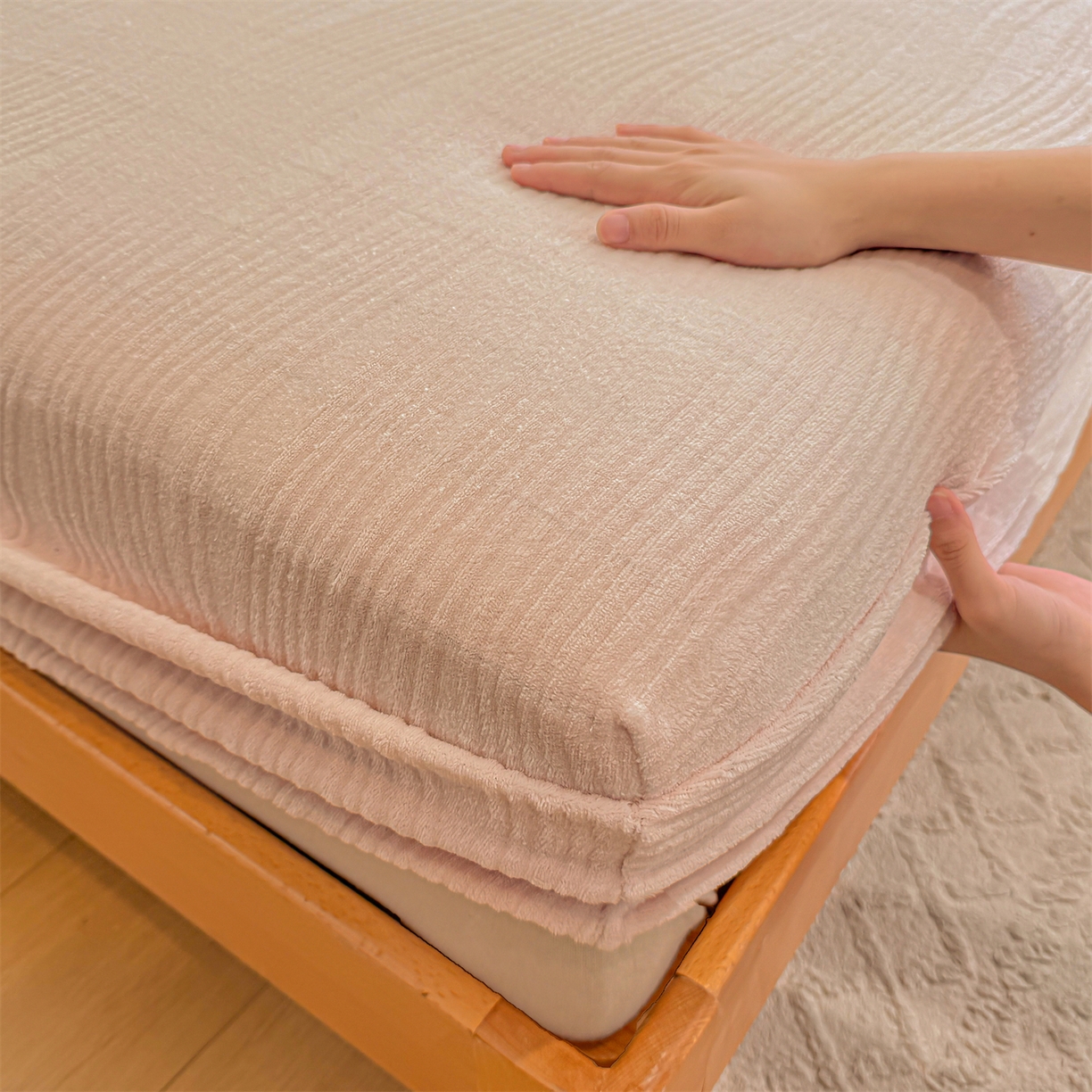 91家纺网 家纺一手货源 找家纺 灰鲸 2025新款纯色简约高克重雕花牛奶绒单品床笠 温妮-奶茶