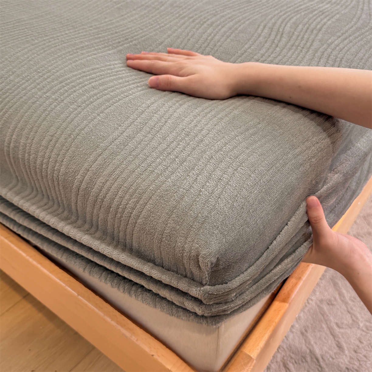 91家纺网 家纺一手货源 找家纺 灰鲸 2025新款纯色简约高克重雕花牛奶绒单品床笠 温妮-绅士灰