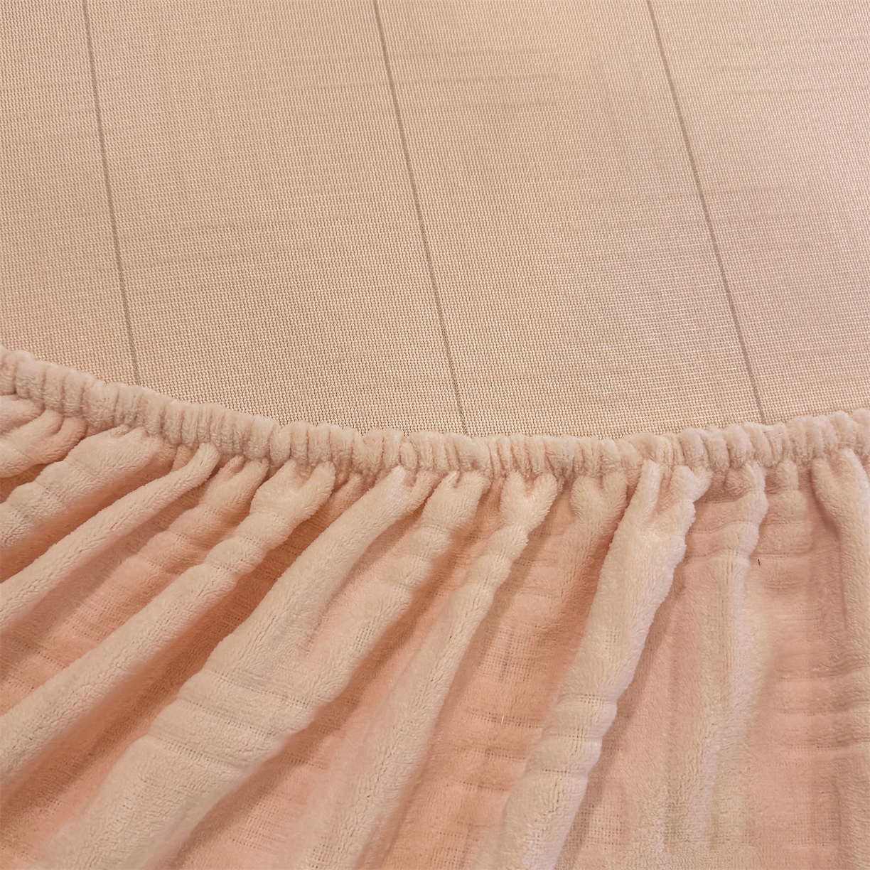 91家纺网 家纺一手货源 找家纺 灰鲸 2025新款纯色简约高克重雕花牛奶绒单品床笠 糖果格-奶茶