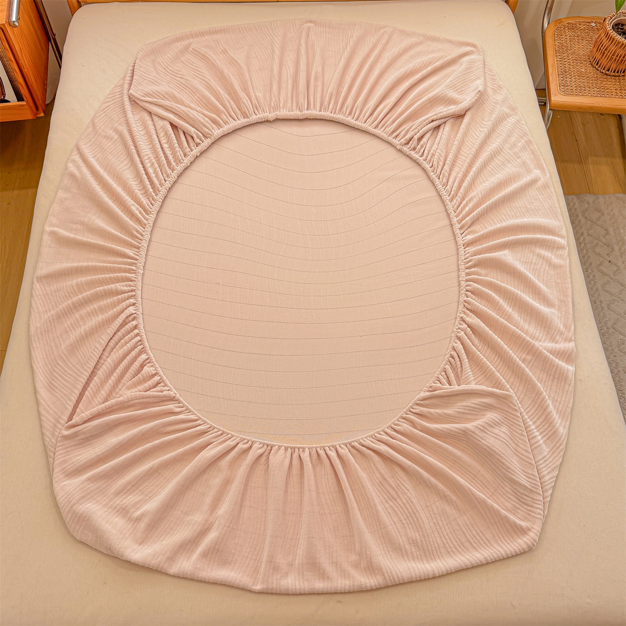 91家纺网 家纺一手货源 找家纺 灰鲸 2025新款纯色简约高克重雕花牛奶绒单品床笠 温妮-奶茶