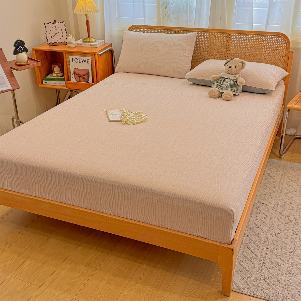 91家纺网 家纺一手货源 找家纺 灰鲸 2025新款纯色简约高克重雕花牛奶绒单品床笠 温妮-奶茶