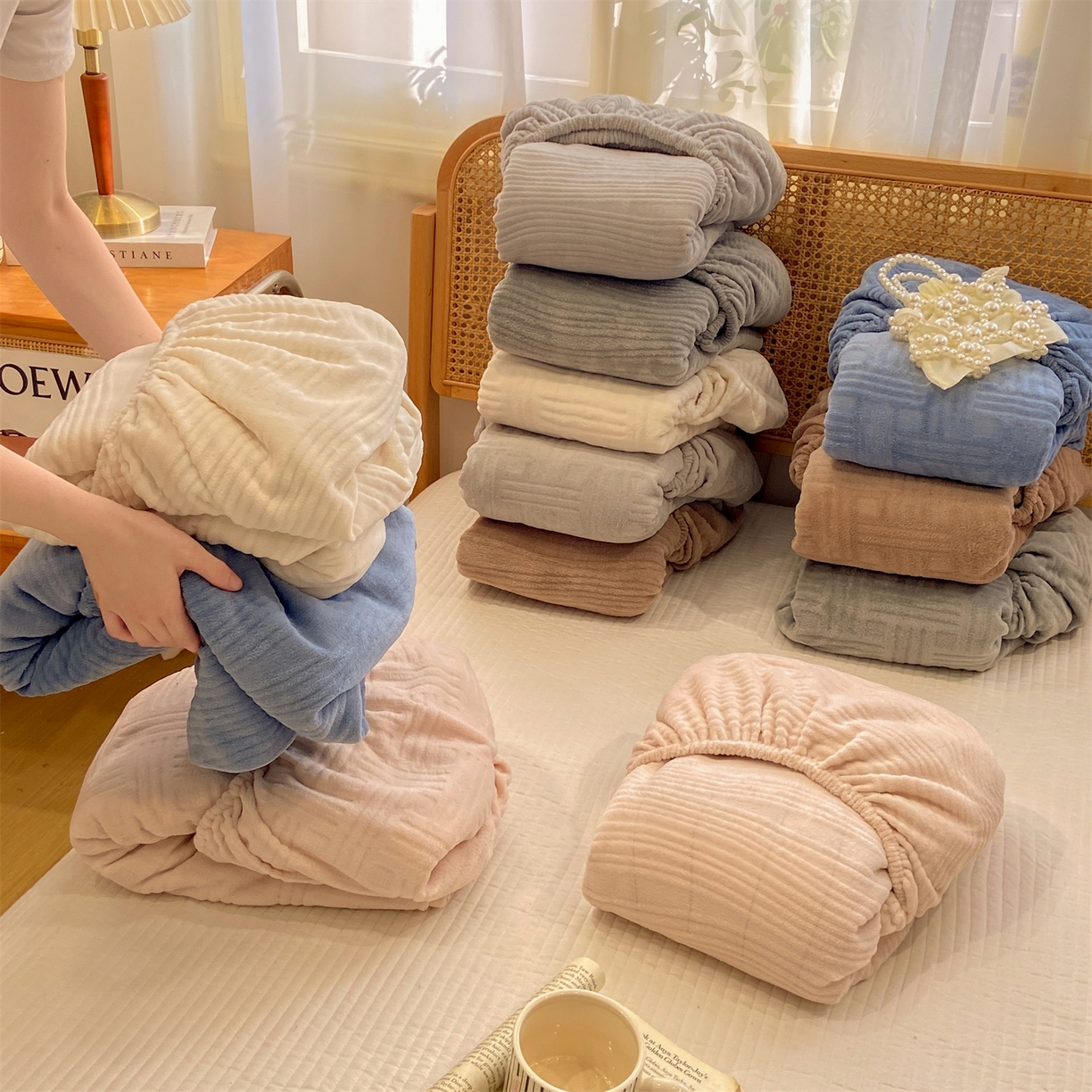 91家纺网 家纺一手货源 找家纺 灰鲸 2025新款纯色简约高克重雕花牛奶绒单品床笠 组合