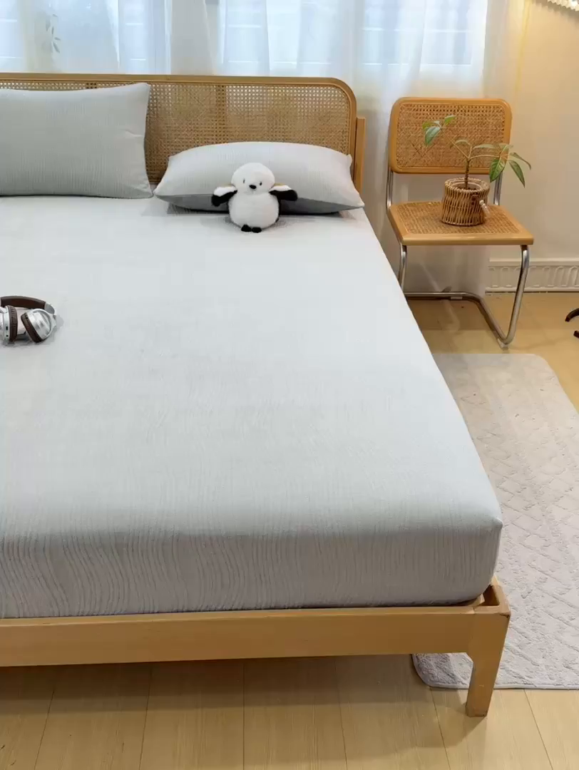 91家纺网 家纺一手货源 找家纺 灰鲸 2025新款纯色简约高克重雕花牛奶绒单品床笠 温妮-纳多灰