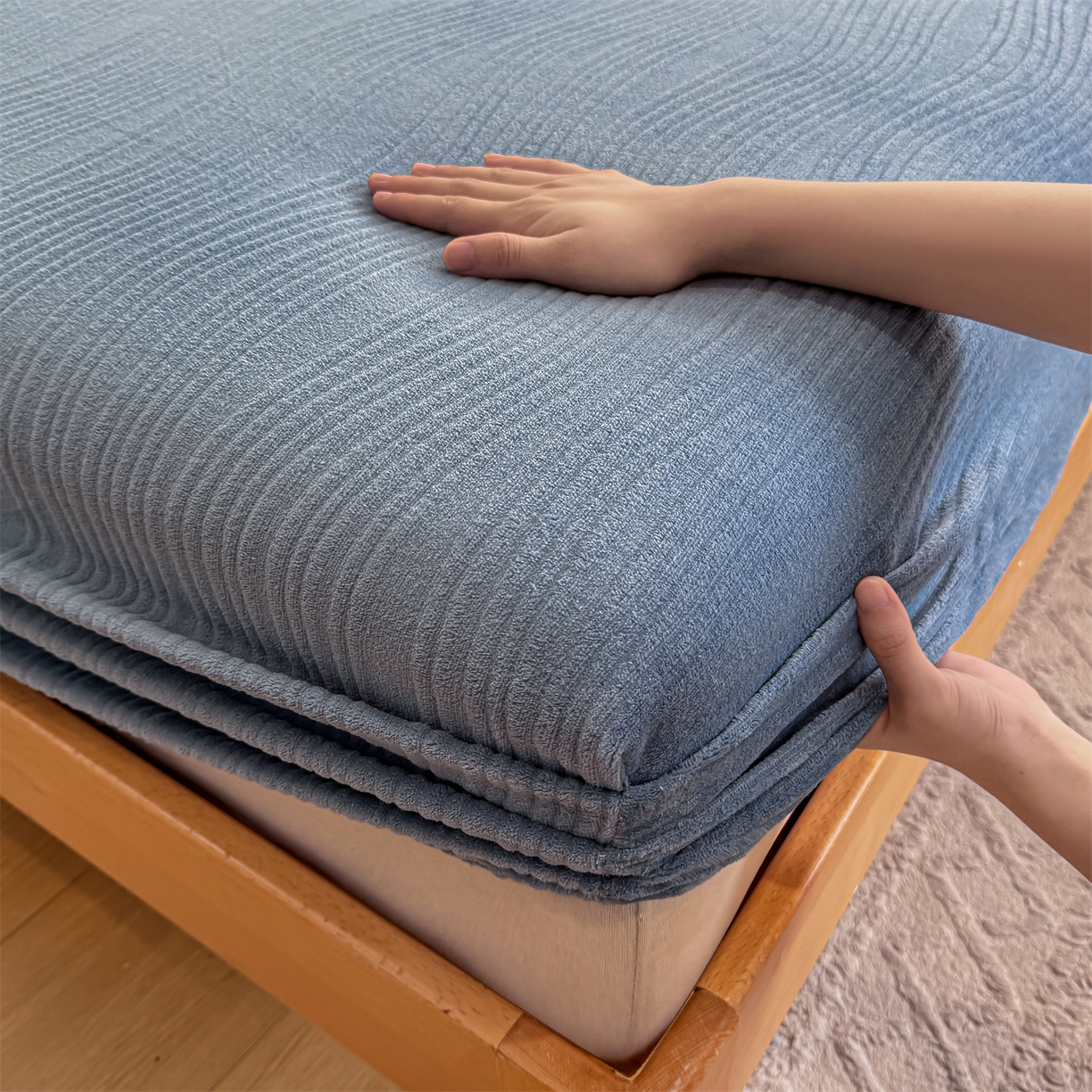 91家纺网 家纺一手货源 找家纺 灰鲸 2025新款纯色简约高克重雕花牛奶绒单品床笠 温妮-宾利蓝