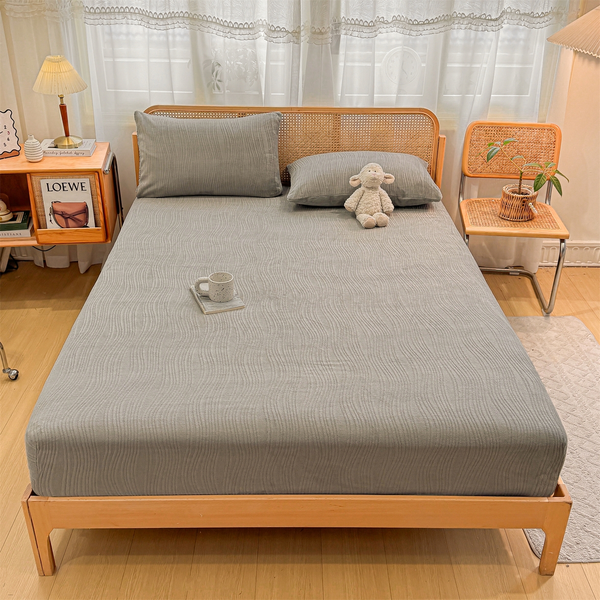 91家纺网 家纺一手货源 找家纺 灰鲸 2025新款纯色简约高克重雕花牛奶绒单品床笠 温妮-绅士灰